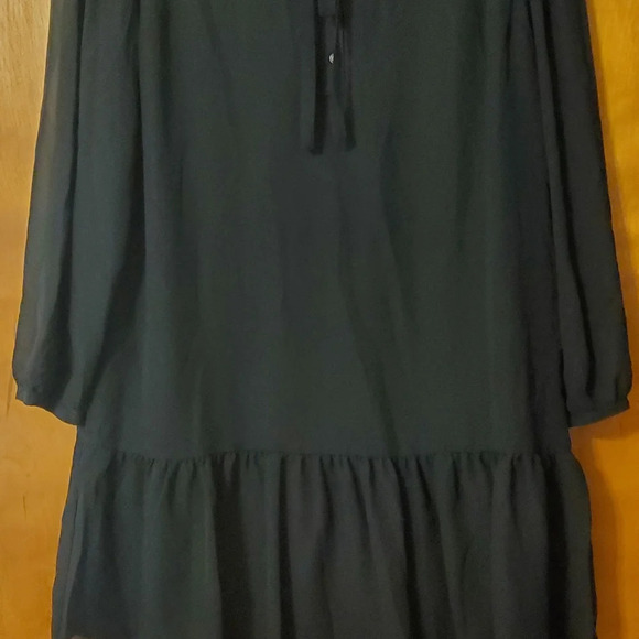 Draper James Dresses & Skirts - Draper James Black Long Sleeved Ruffle Hem Dress Size M